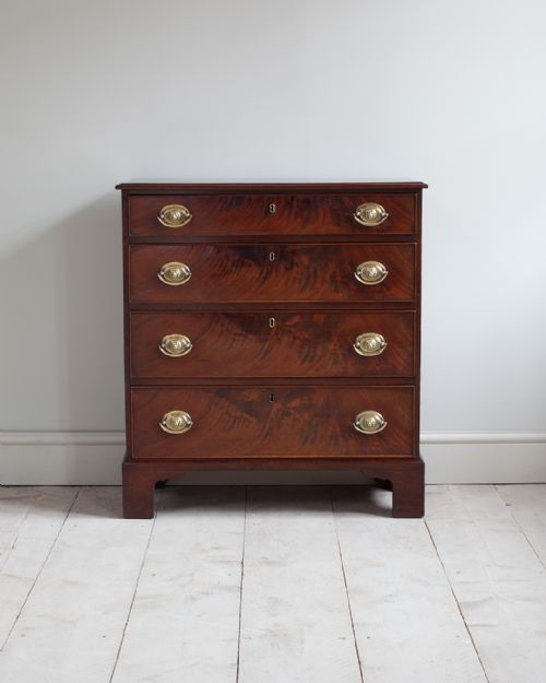 GEORGIAN MAHOGANY CHEST OF DRAWERS - ADDITIONAL PHOTO 3