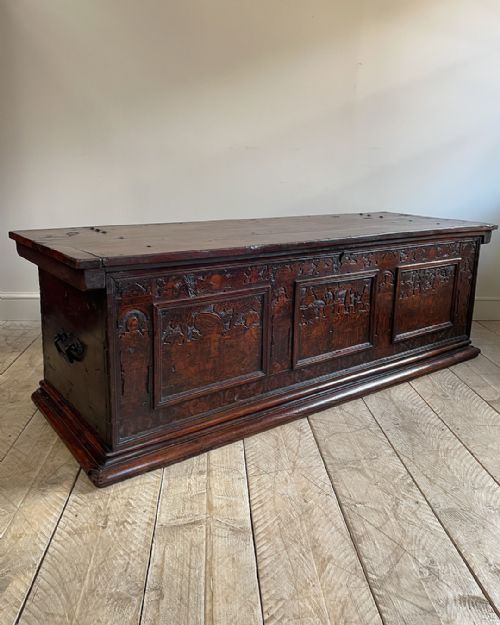 17th century italian coffer - CATEGORY: ANTIQUE CHESTS - DATED 17TH CENTURY