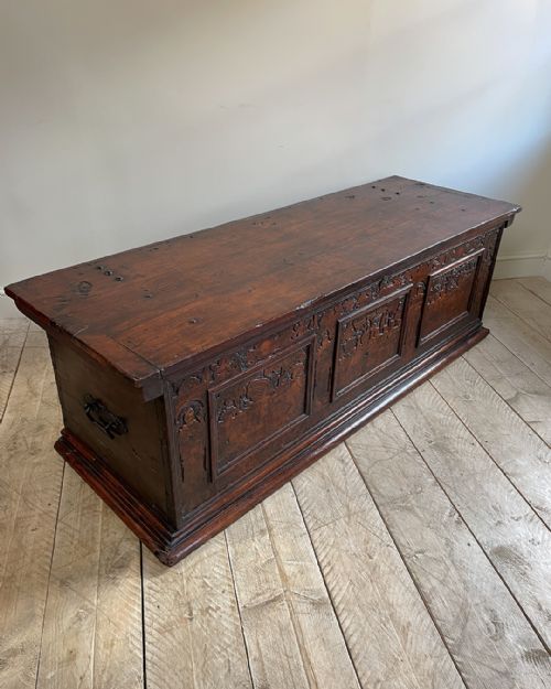 17TH CENTURY ITALIAN COFFER - ADDITIONAL PHOTO 1