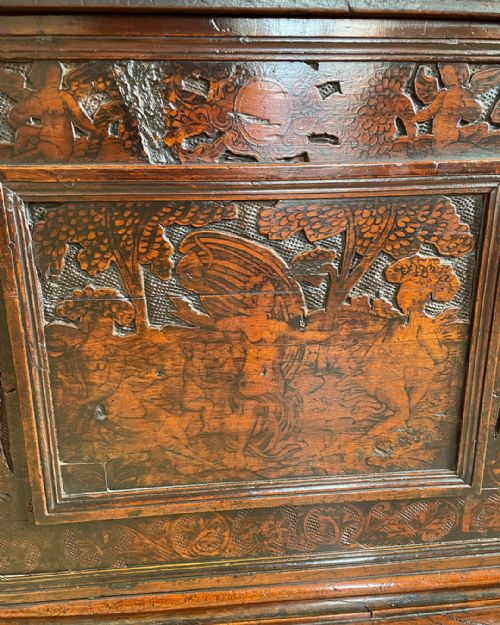 17TH CENTURY ITALIAN COFFER - ADDITIONAL PHOTO 3