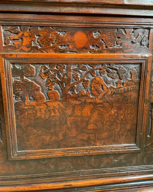 17TH CENTURY ITALIAN COFFER - ADDITIONAL PHOTO 4