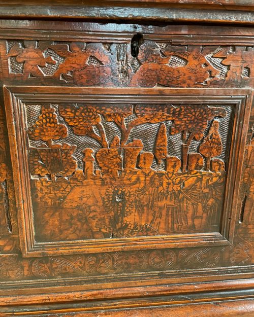 17TH CENTURY ITALIAN COFFER - ADDITIONAL PHOTO 5
