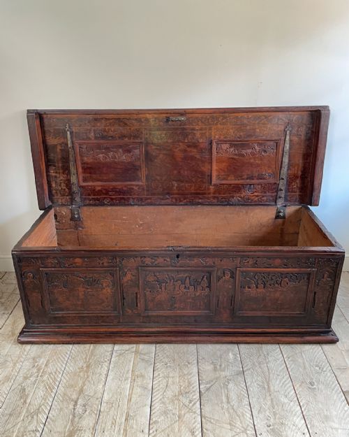17TH CENTURY ITALIAN COFFER - ADDITIONAL PHOTO 7