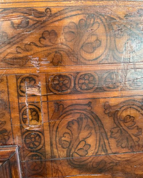 17TH CENTURY ITALIAN COFFER - ADDITIONAL PHOTO 9
