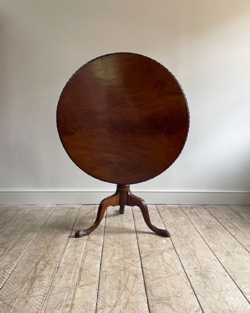 unique and finely carved mahogany tripod table - CATEGORY: ANTIQUE TABLES - DATED 19TH CENTURY
