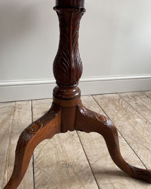 UNIQUE AND FINELY CARVED MAHOGANY TRIPOD TABLE - ADDITIONAL PHOTO 3