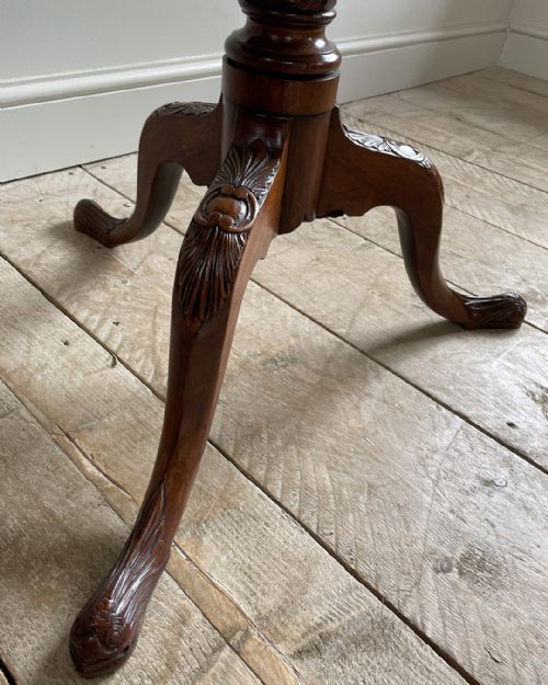 UNIQUE AND FINELY CARVED MAHOGANY TRIPOD TABLE - ADDITIONAL PHOTO 7