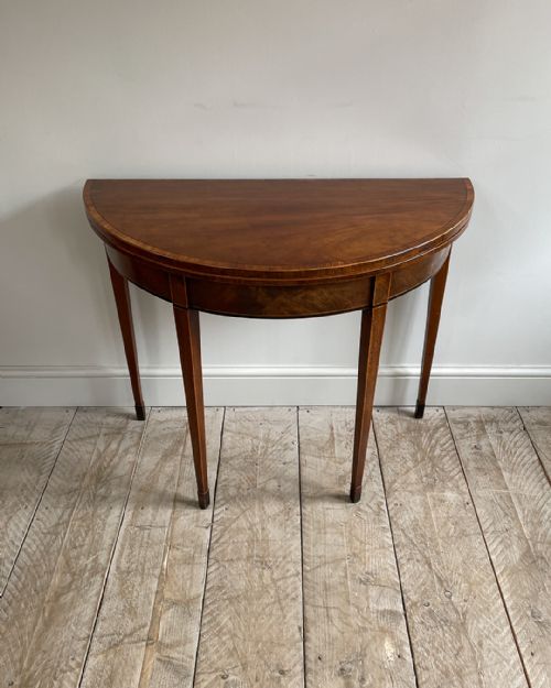 ELEGANT GEORGIAN MAHOGANY DEMILUNE CARD TABLE - ADDITIONAL PHOTO 1