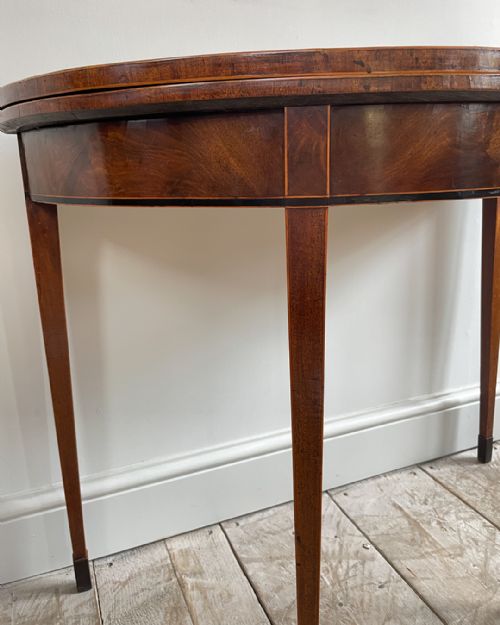 ELEGANT GEORGIAN MAHOGANY DEMILUNE CARD TABLE - ADDITIONAL PHOTO 3