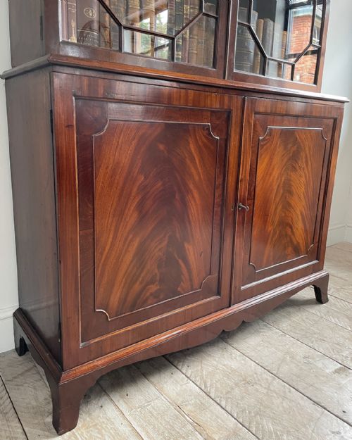 FINE QUALITY GEORGIAN BOOKCASE CABINET - ADDITIONAL PHOTO 3