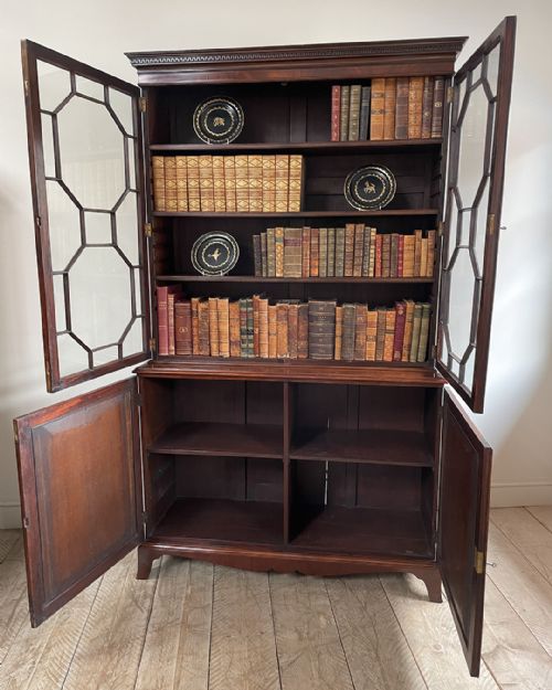 FINE QUALITY GEORGIAN BOOKCASE CABINET - ADDITIONAL PHOTO 4