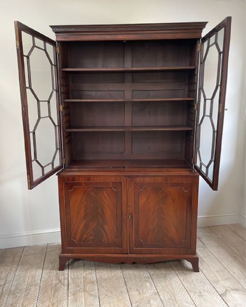 FINE QUALITY GEORGIAN BOOKCASE CABINET - ADDITIONAL PHOTO 5