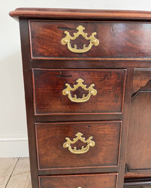 FINE QUALITY GEORGIAN MAHOGANY KNEEHOLE DESK - ADDITIONAL PHOTO 5