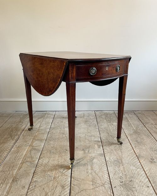 beautiful georgian mahogany oval pembroke table - CATEGORY: ANTIQUE TABLES - DATED 18TH CENTURY