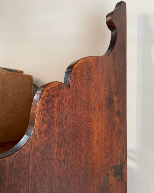 LOVELY SET OF 19TH MAHOGANY SHELVES - ADDITIONAL PHOTO 4