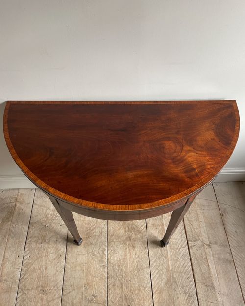 FINE QUALITY GEORGIAN MAHOGANY DEMI LUNE CARD TABLE - ADDITIONAL PHOTO 3
