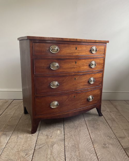 small bowfront mahogany chest of drawers - CATEGORY: ANTIQUE CHEST OF DRAWERS - DATED 19TH CENTURY