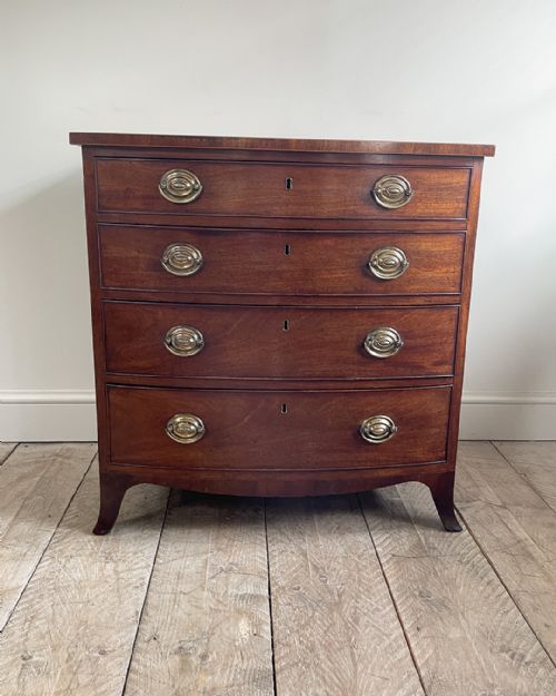 SMALL BOWFRONT MAHOGANY CHEST OF DRAWERS - ADDITIONAL PHOTO 1