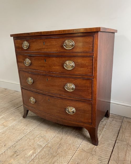SMALL BOWFRONT MAHOGANY CHEST OF DRAWERS - ADDITIONAL PHOTO 2