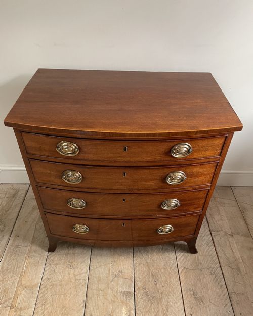 SMALL BOWFRONT MAHOGANY CHEST OF DRAWERS - ADDITIONAL PHOTO 3