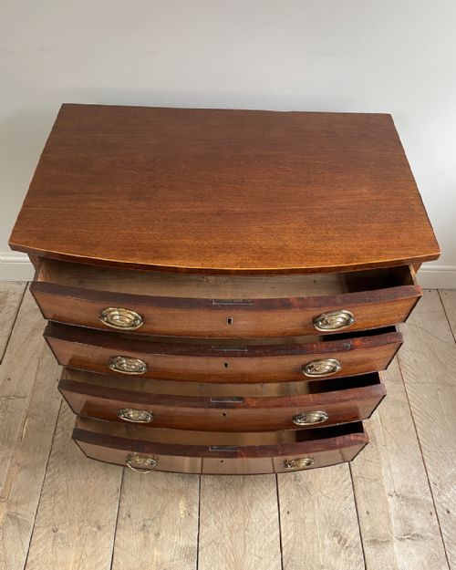 SMALL BOWFRONT MAHOGANY CHEST OF DRAWERS - ADDITIONAL PHOTO 5