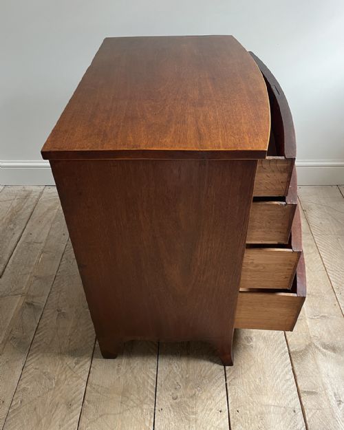 SMALL BOWFRONT MAHOGANY CHEST OF DRAWERS - ADDITIONAL PHOTO 6