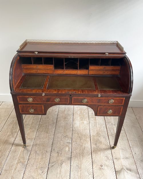 FINE QUALITY GEORGE III MAHOGANY ROLL TOP DESK - ADDITIONAL PHOTO 4