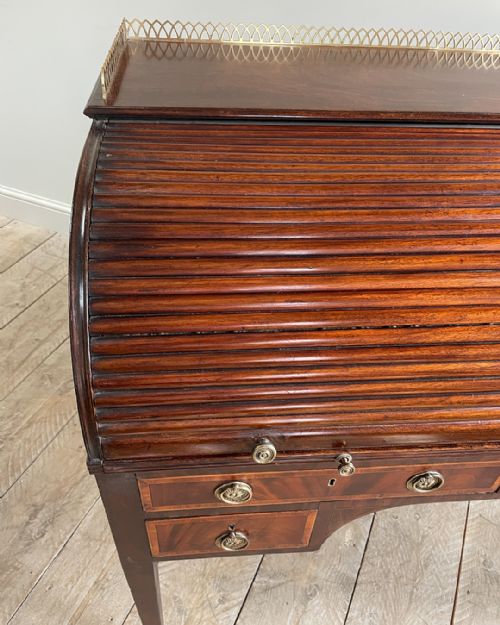 FINE QUALITY GEORGE III MAHOGANY ROLL TOP DESK - ADDITIONAL PHOTO 8