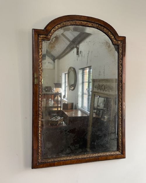 GEORGIAN ARCHED WALNUT AND PARCEL GILT WALL MIRROR - ADDITIONAL PHOTO 1