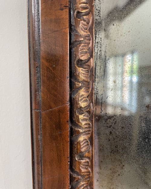 GEORGIAN ARCHED WALNUT AND PARCEL GILT WALL MIRROR - ADDITIONAL PHOTO 4