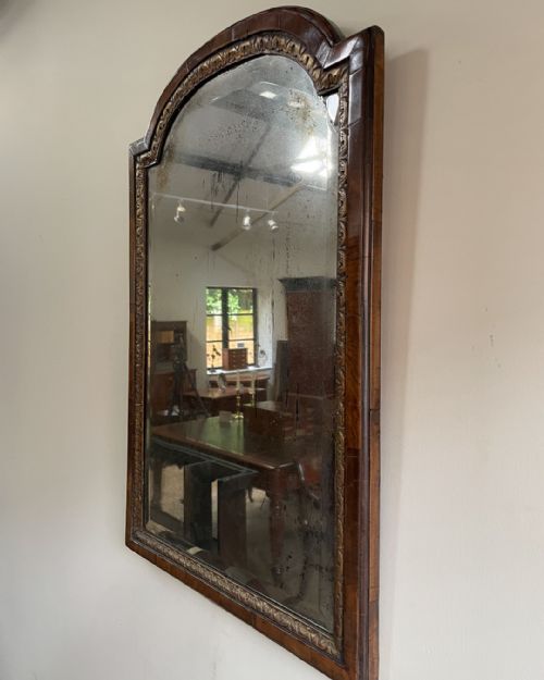 GEORGIAN ARCHED WALNUT AND PARCEL GILT WALL MIRROR - ADDITIONAL PHOTO 5