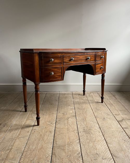 regency mahogany bowfront dressing table - CATEGORY: ANTIQUE DRESSING TABLES - DATED REGENCY