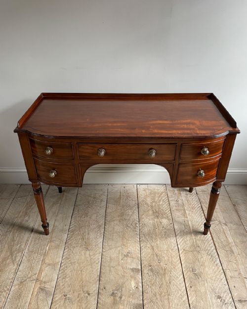 REGENCY MAHOGANY BOWFRONT DRESSING TABLE - ADDITIONAL PHOTO 3
