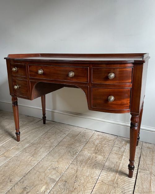 REGENCY MAHOGANY BOWFRONT DRESSING TABLE - ADDITIONAL PHOTO 4