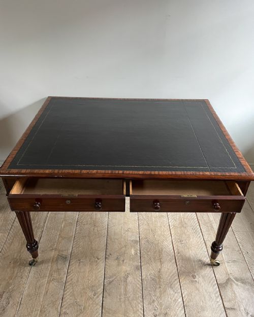 FINE QUALITY REGENCY MAHOGANY LIBRARY TABLE - ADDITIONAL PHOTO 3