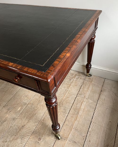 FINE QUALITY REGENCY MAHOGANY LIBRARY TABLE - ADDITIONAL PHOTO 4