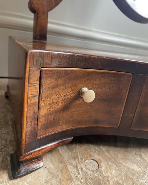 GEORGE III SERPENTINE SHAPED MAHOGANY TOILET MIRROR - ADDITIONAL PHOTO 4
