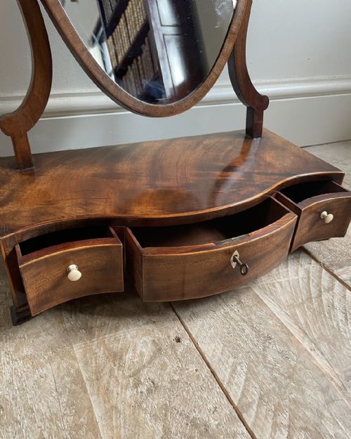 GEORGE III SERPENTINE SHAPED MAHOGANY TOILET MIRROR - ADDITIONAL PHOTO 5