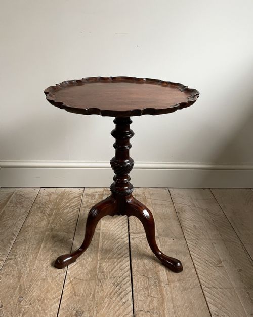 george iii mahogany urn stand - CATEGORY: ANTIQUE TABLES - DATED 18TH CENTURY