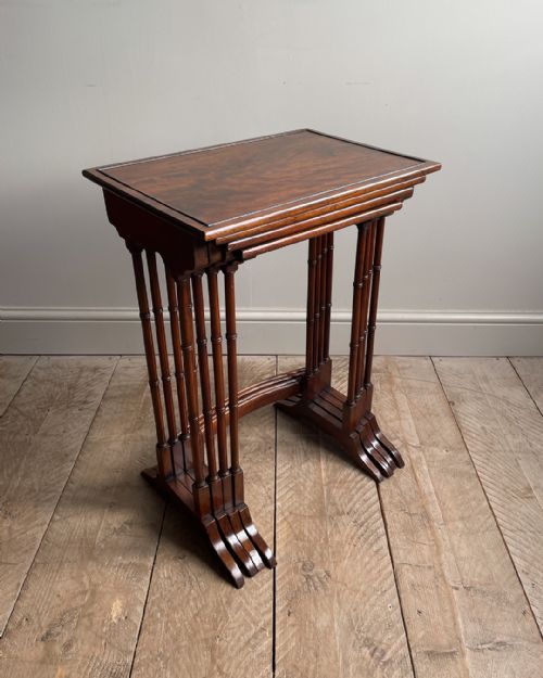 good quality nest of four tables - CATEGORY: ANTIQUE TABLES - DATED 19TH CENTURY