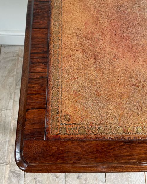 ELEGANT 19TH CENTURY ROSEWOOD WRITING TABLE - ADDITIONAL PHOTO 5