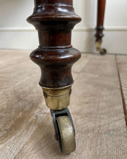 ELEGANT 19TH CENTURY ROSEWOOD WRITING TABLE - ADDITIONAL PHOTO 9