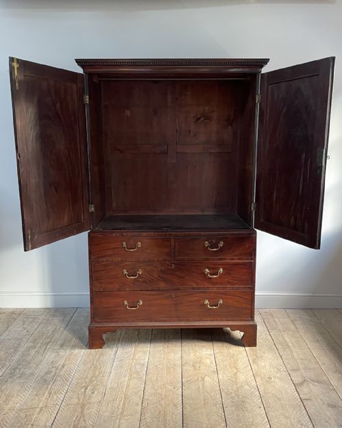 GEORGIAN MAHOGANY LINEN PRESS - ADDITIONAL PHOTO 1