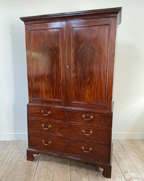 GEORGIAN MAHOGANY LINEN PRESS - ADDITIONAL PHOTO 2