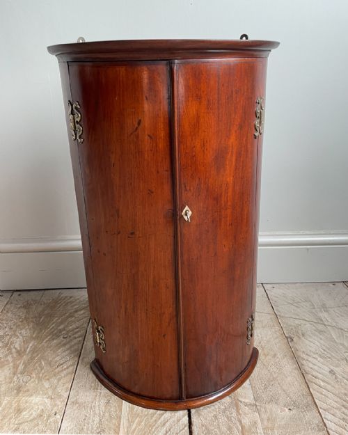 SMALL BOWFRONTED MAHOGANY CORNER CUPBOARD - ADDITIONAL PHOTO 2