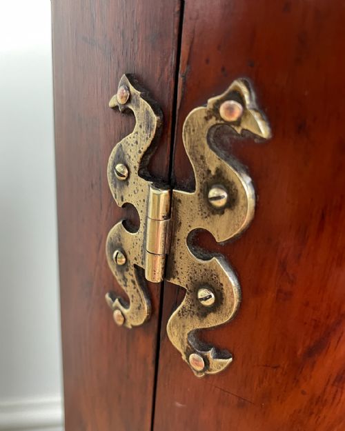 SMALL BOWFRONTED MAHOGANY CORNER CUPBOARD - ADDITIONAL PHOTO 8