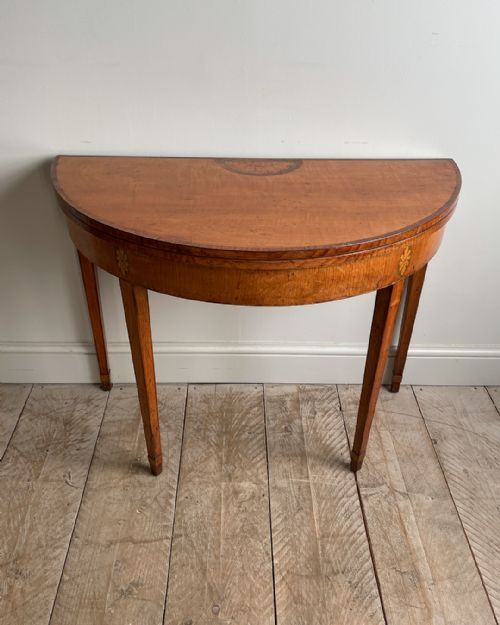 EXCEPTIONAL DEMILUNE CARD TABLE IN CEDAR - ADDITIONAL PHOTO 1