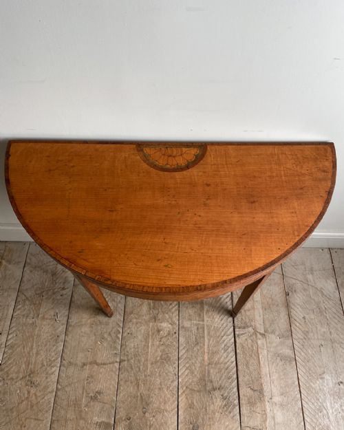 EXCEPTIONAL DEMILUNE CARD TABLE IN CEDAR - ADDITIONAL PHOTO 4