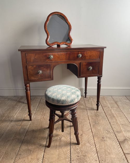 GEORGIAN MAHOGANY KNEEHOLE DRESSING TABLE - ADDITIONAL PHOTO 4