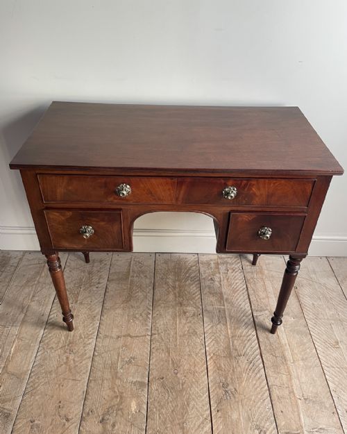 GEORGIAN MAHOGANY KNEEHOLE DRESSING TABLE - ADDITIONAL PHOTO 5